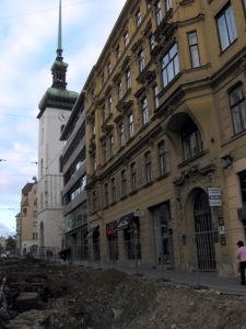Rozkopaná Rašínova ulice.