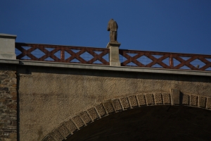 Svatý na mostě