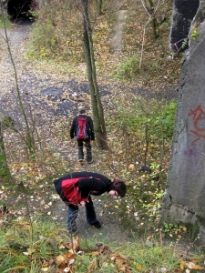 Eva objevila vchod do podzemí.